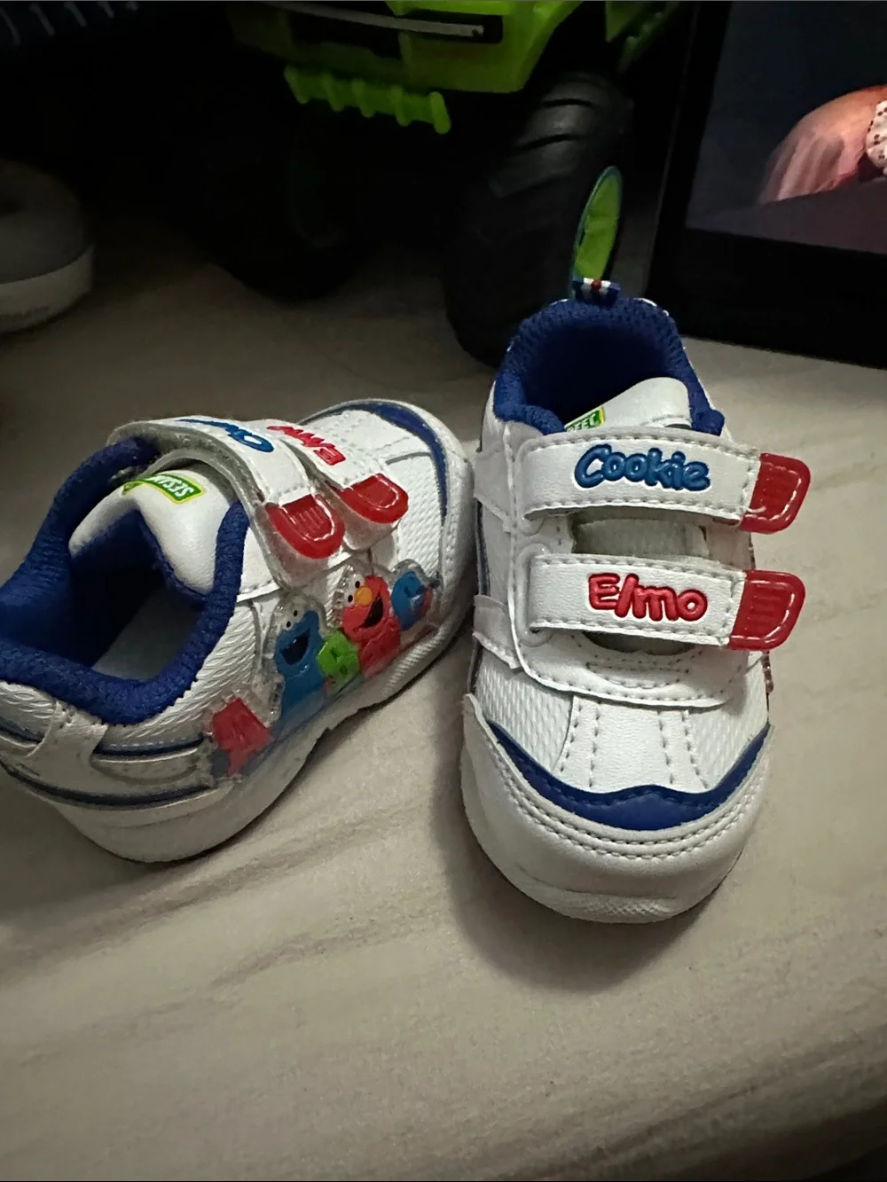 Sesame Street White, Blue & Red Elmo Cookie Velcro Baby Sneakers VINTAGE !!